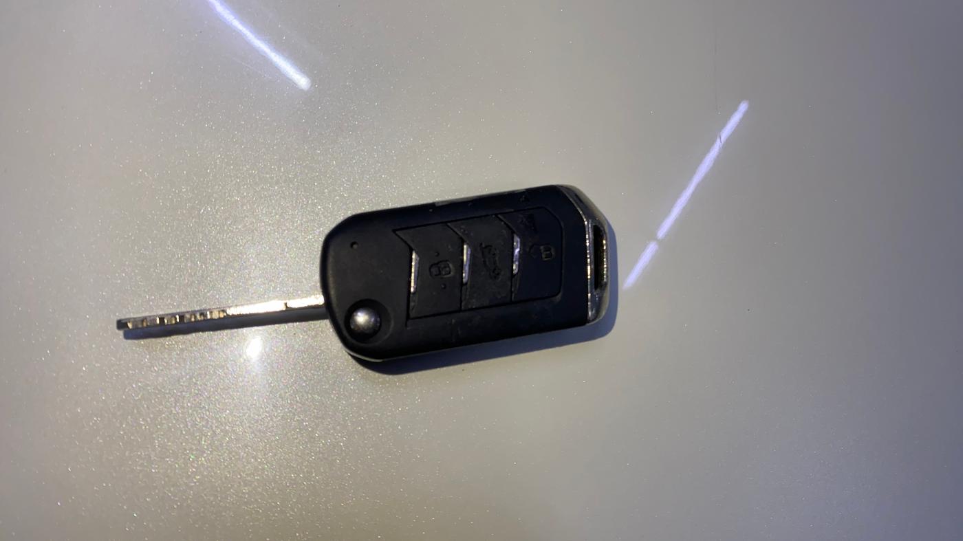 2022 Mahindra XUV300 W8 1.2 PETROL, Petrol, Manual, 48,228 km, Key Close Up