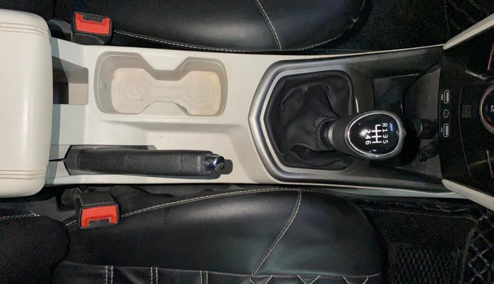 2022 Mahindra XUV300 W8 1.2 PETROL, Petrol, Manual, 48,228 km, Gear Lever