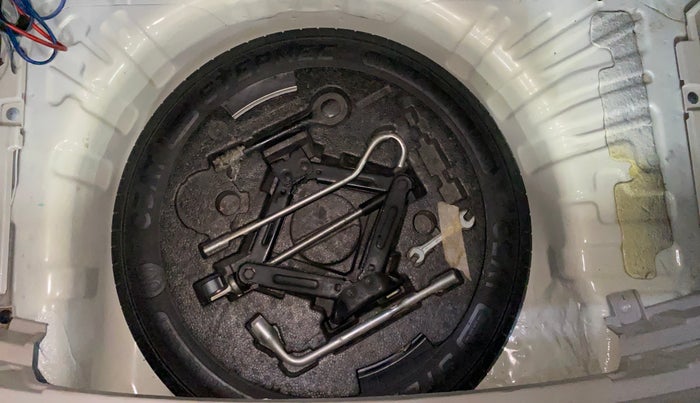 2022 Mahindra XUV300 W8 1.2 PETROL, Petrol, Manual, 48,228 km, Spare Tyre