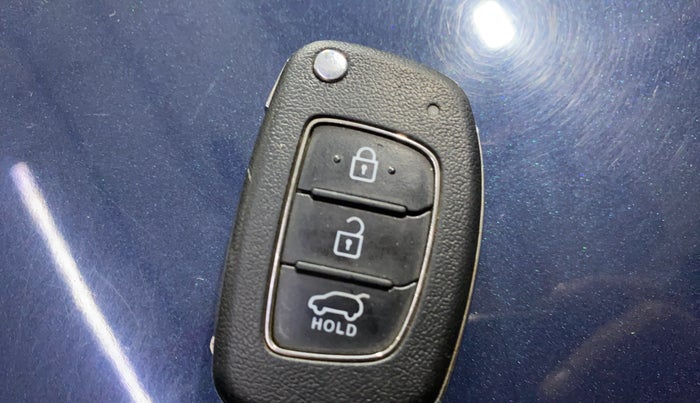 2022 Hyundai VENUE S (O) MT 1.5 CRDI, Diesel, Manual, 52,748 km, Key Close Up