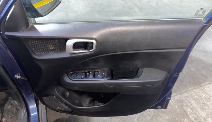 2022 Hyundai VENUE S (O) MT 1.5 CRDI, Diesel, Manual, 52,748 km, Driver Side Door Panels Control