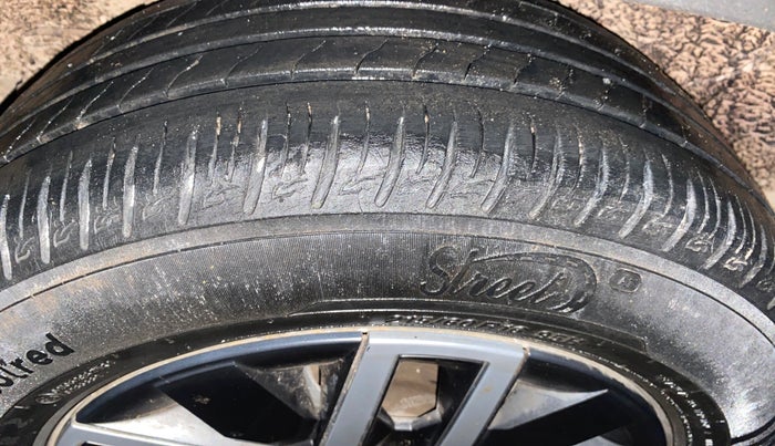 2022 Hyundai VENUE S (O) MT 1.5 CRDI, Diesel, Manual, 52,748 km, Right Rear Tyre Tread