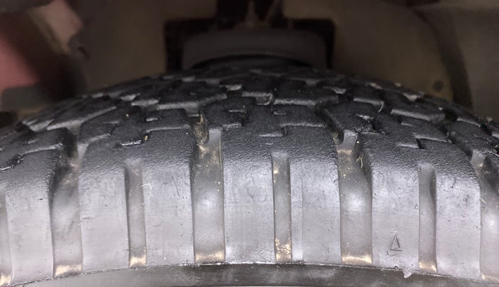 2018 Mahindra TUV300 T10 AMT, Diesel, Automatic, 71,888 km, Left Front Tyre Tread