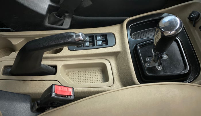 2018 Mahindra TUV300 T10 AMT, Diesel, Automatic, 71,888 km, Gear Lever