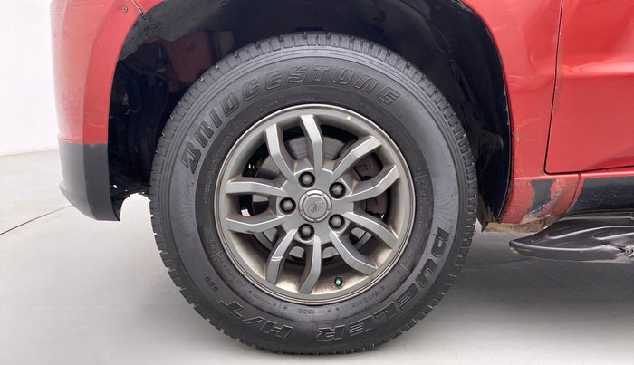 2018 Mahindra TUV300 T10 AMT, Diesel, Automatic, 71,888 km, Left Front Wheel