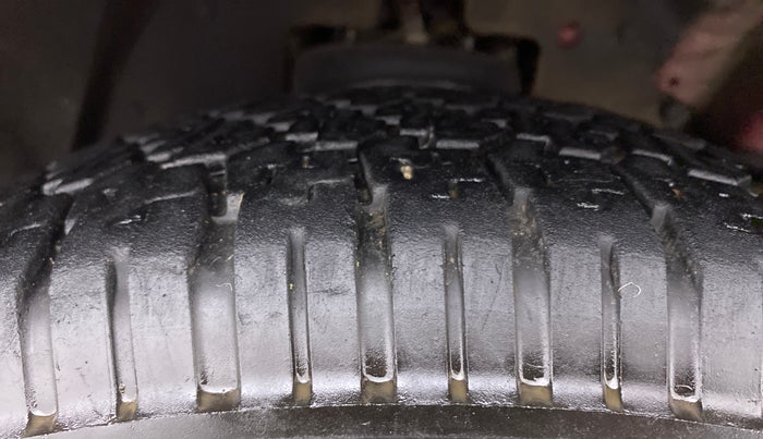 2018 Mahindra TUV300 T10 AMT, Diesel, Automatic, 71,888 km, Right Front Tyre Tread