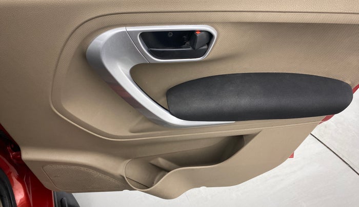 2018 Mahindra TUV300 T10 AMT, Diesel, Automatic, 71,888 km, Driver Side Door Panels Control