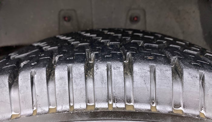 2018 Mahindra TUV300 T10 AMT, Diesel, Automatic, 71,888 km, Left Rear Tyre Tread