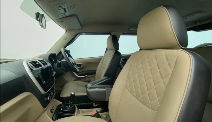 2018 Mahindra TUV300 T10 AMT, Diesel, Automatic, 71,888 km, Right Side Front Door Cabin