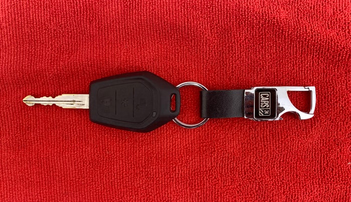 2018 Mahindra TUV300 T10 AMT, Diesel, Automatic, 71,888 km, Key Close Up