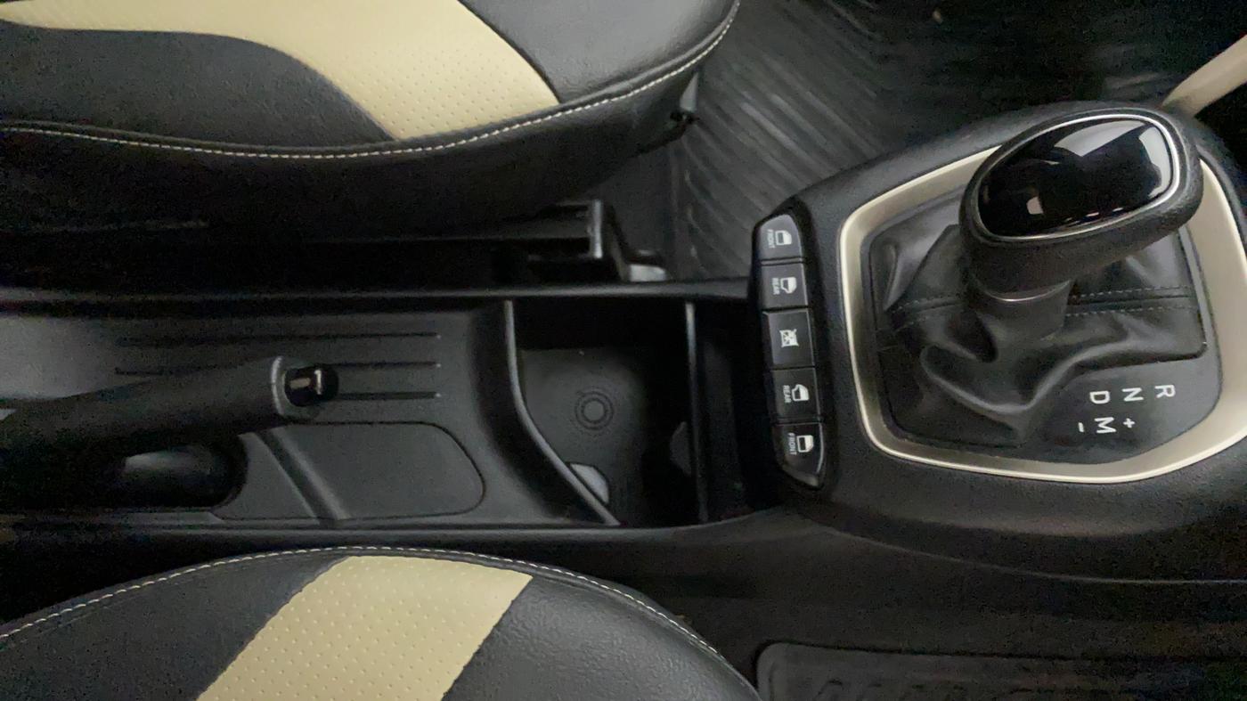 2019 Hyundai NEW SANTRO MAGNA AMT, Petrol, Automatic, 17,381 km, Gear Lever