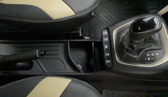 2019 Hyundai NEW SANTRO MAGNA AMT, Petrol, Automatic, 17,381 km, Gear Lever