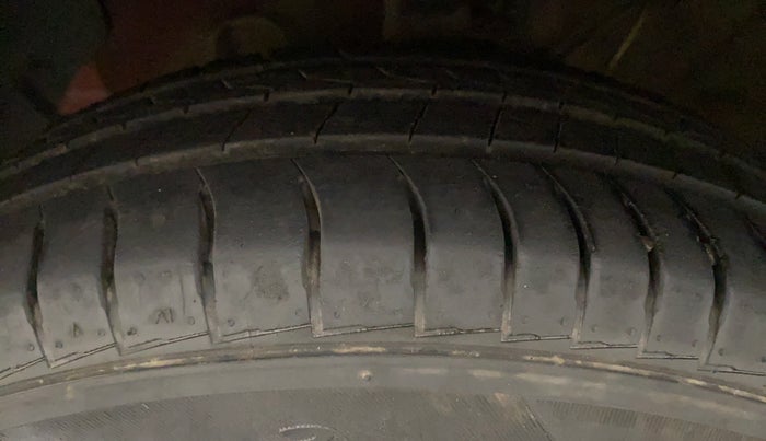 2019 Hyundai NEW SANTRO MAGNA AMT, Petrol, Automatic, 17,381 km, Left Front Tyre Tread