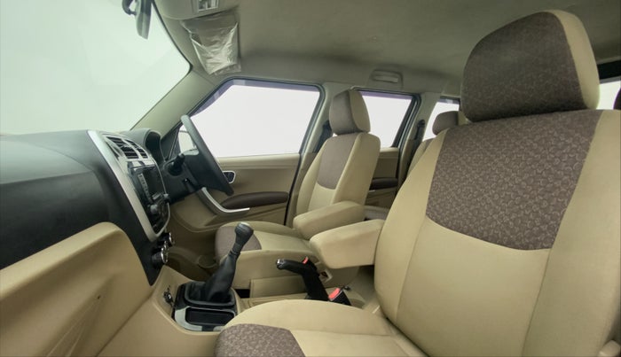 2017 Mahindra TUV300 T8, Diesel, Manual, 40,063 km, Right Side Front Door Cabin