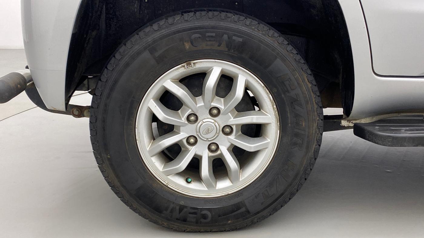 2017 Mahindra TUV300 T8, Diesel, Manual, 40,063 km, Right Rear Wheel