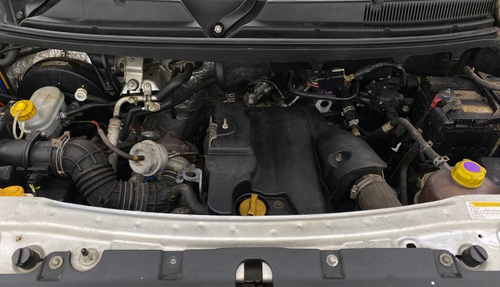 2017 Mahindra TUV300 T8, Diesel, Manual, 40,063 km, Open Bonet