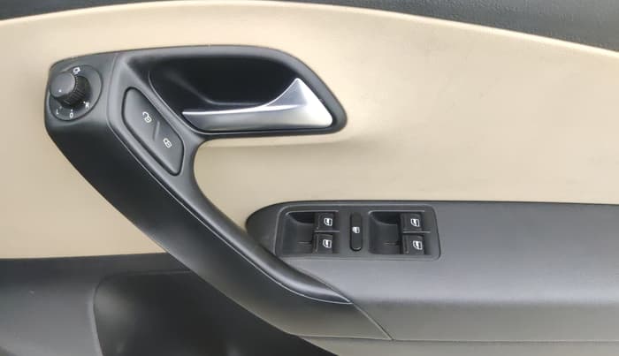 2016 Volkswagen Polo HIGHLINE1.2L, Petrol, Manual, 54,763 km, Driver Side Door Panels Control