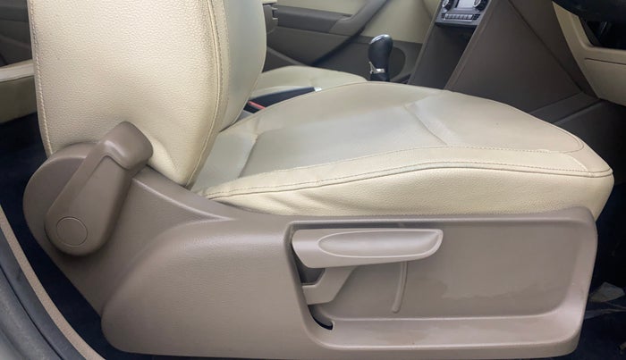 2015 Skoda Rapid ELEGANCE 1.6 MPI MT, Petrol, Manual, 75,596 km, Driver Side Adjustment Panel