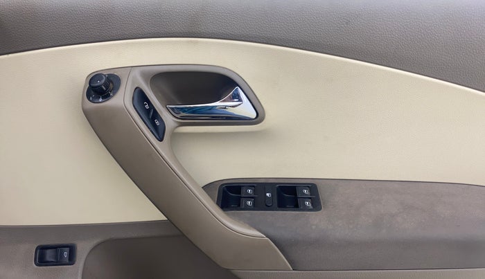 2015 Skoda Rapid ELEGANCE 1.6 MPI MT, Petrol, Manual, 75,596 km, Driver Side Door Panels Control