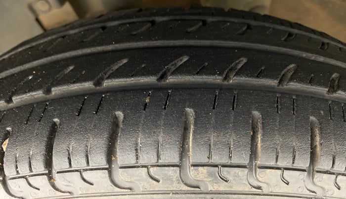 2016 Renault Kwid RXL, Petrol, Manual, 51,044 km, Left Front Tyre Tread