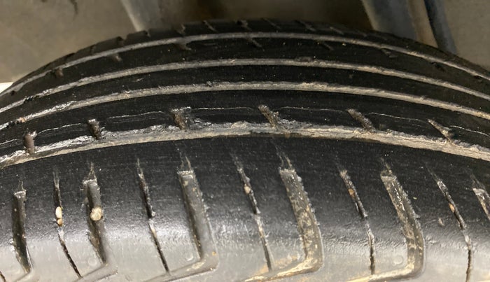 2016 Renault Kwid RXL, Petrol, Manual, 51,044 km, Right Rear Tyre Tread