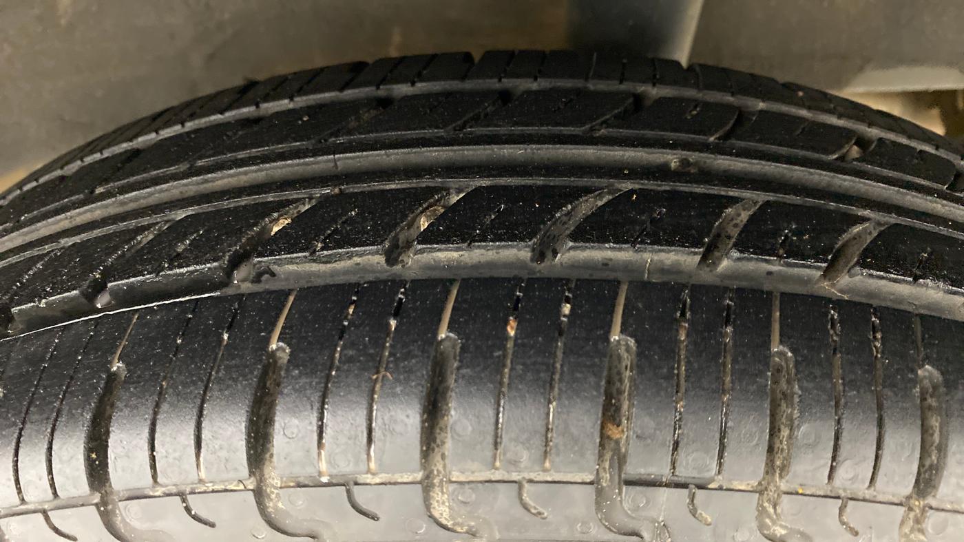 2016 Renault Kwid RXL, Petrol, Manual, 51,044 km, Left Rear Tyre Tread