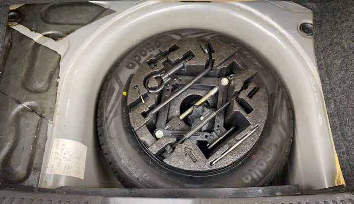 2015 Volkswagen Polo HIGHLINE1.2L, Petrol, Manual, 59,990 km, Spare Tyre