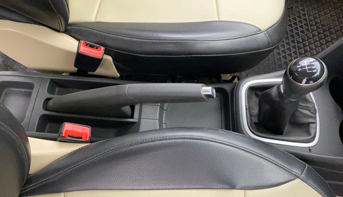 2015 Volkswagen Polo HIGHLINE1.2L, Petrol, Manual, 59,990 km, Gear Lever