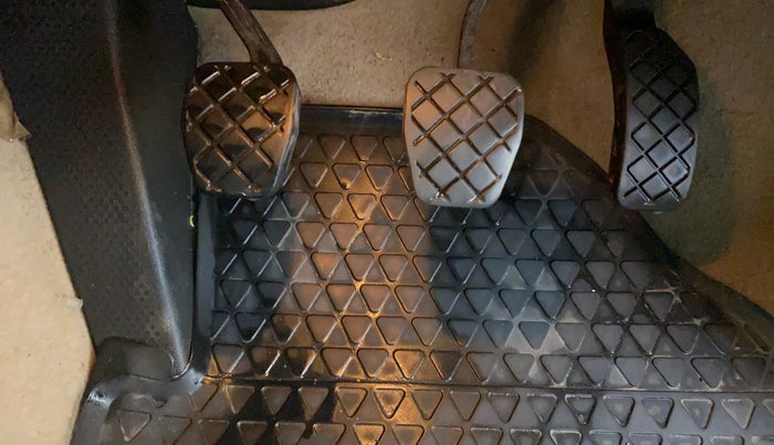 2015 Volkswagen Polo HIGHLINE1.2L, Petrol, Manual, 59,990 km, Pedals