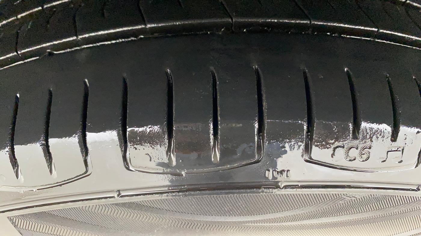 2015 Volkswagen Polo HIGHLINE1.2L, Petrol, Manual, 59,990 km, Left Front Tyre Tread