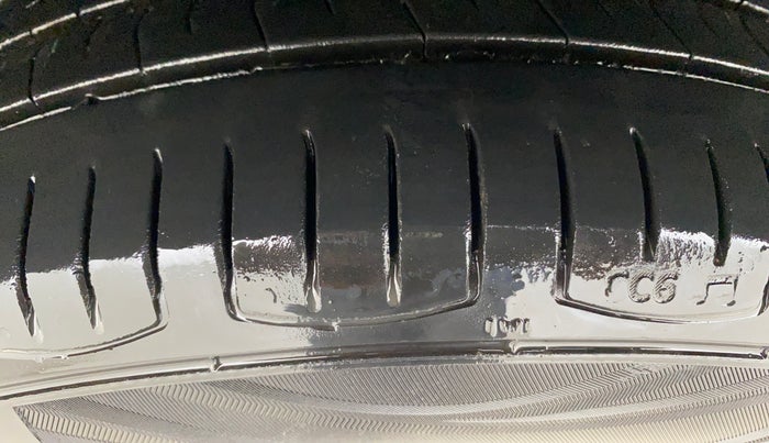 2015 Volkswagen Polo HIGHLINE1.2L, Petrol, Manual, 59,990 km, Left Front Tyre Tread