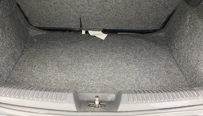 2015 Volkswagen Polo HIGHLINE1.2L, Petrol, Manual, 59,990 km, Boot Inside