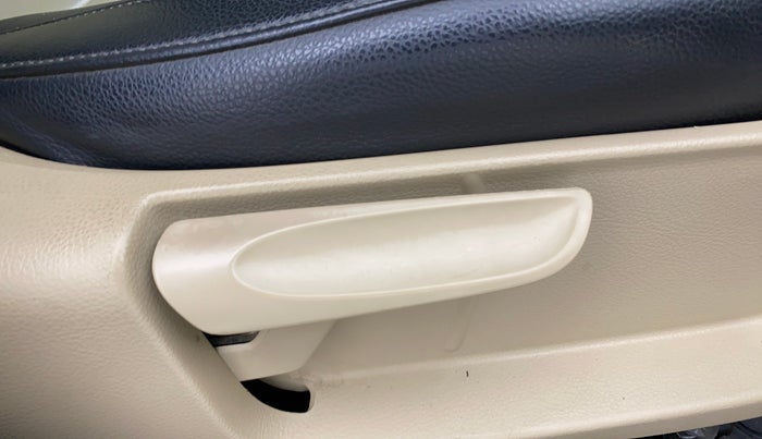 2015 Volkswagen Polo HIGHLINE1.2L, Petrol, Manual, 59,990 km, Driver Side Adjustment Panel