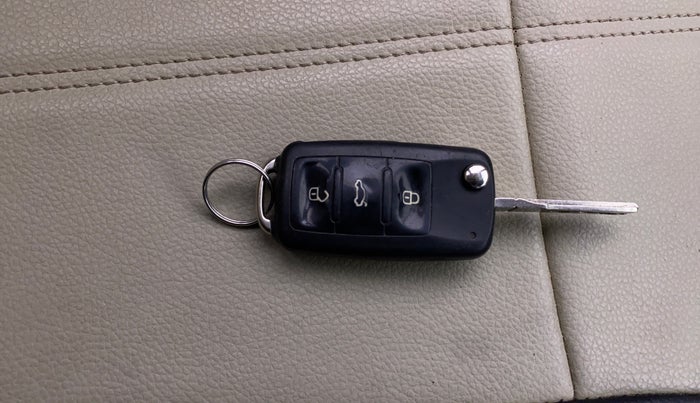 2015 Volkswagen Polo HIGHLINE1.2L, Petrol, Manual, 59,990 km, Key Close Up