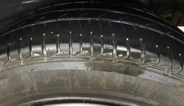 2015 Hyundai Elite i20 MAGNA 1.2, Petrol, Manual, 47,008 km, Left Rear Tyre Tread