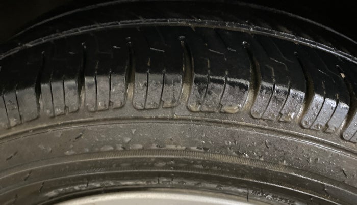 2015 Hyundai Elite i20 MAGNA 1.2, Petrol, Manual, 47,008 km, Left Front Tyre Tread