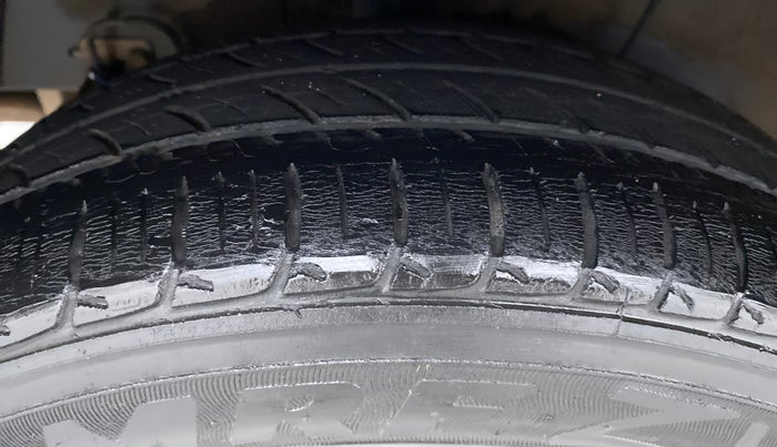 2018 Hyundai Grand i10 MAGNA 1.2 VTVT, Petrol, Manual, Right Rear Tyre Tread