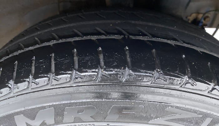 2018 Hyundai Grand i10 MAGNA 1.2 VTVT, Petrol, Manual, Left Front Tyre Tread