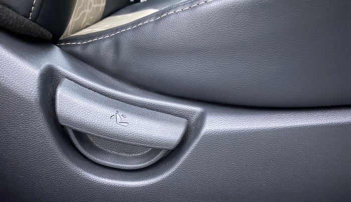 2018 Hyundai Grand i10 MAGNA 1.2 VTVT, Petrol, Manual, Driver Side Adjustment Panel
