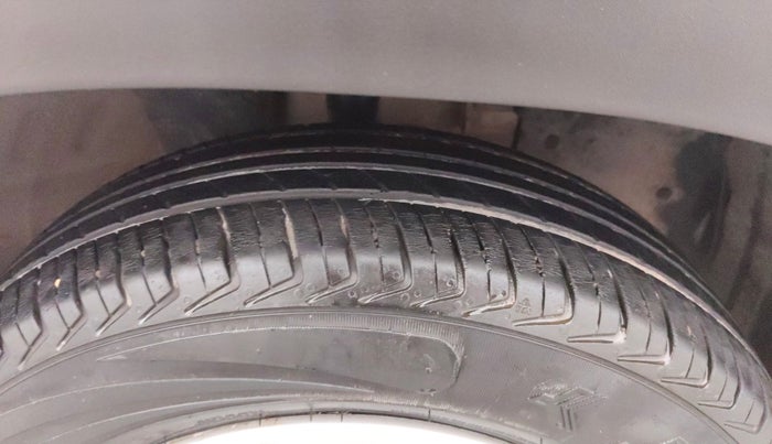 2017 Renault Kwid RXT 0.8, Petrol, Manual, 5,555 km, Right Front Tyre Tread