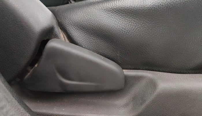 2017 Renault Kwid RXT 0.8, Petrol, Manual, 5,555 km, Driver Side Adjustment Panel