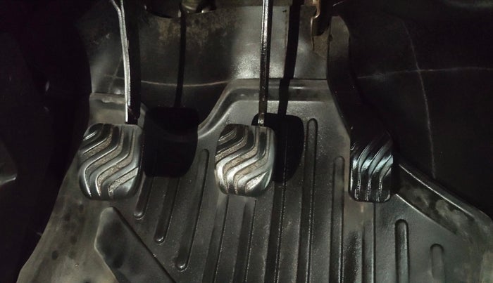 2017 Renault Kwid RXT 0.8, Petrol, Manual, 5,555 km, Pedals