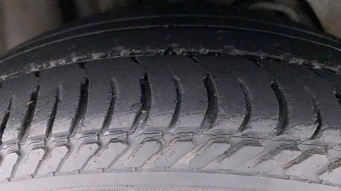 2016 Ford New Figo TITANIUM 1.5 PETROL AT, Petrol, Automatic, 56,776 km, Right Rear Tyre Tread