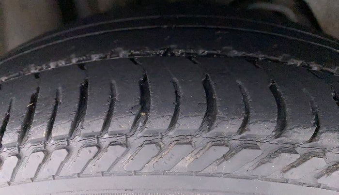 2016 Ford New Figo TITANIUM 1.5 PETROL AT, Petrol, Automatic, 56,776 km, Right Rear Tyre Tread