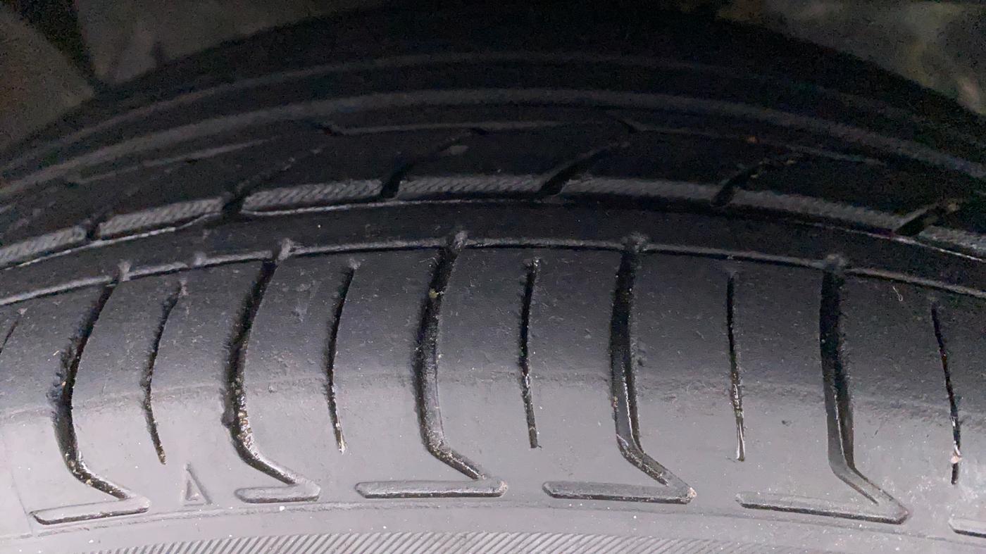 2016 Ford New Figo TITANIUM 1.5 PETROL AT, Petrol, Automatic, 56,776 km, Left Front Tyre Tread