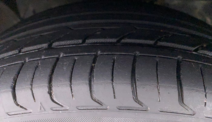 2016 Ford New Figo TITANIUM 1.5 PETROL AT, Petrol, Automatic, 56,776 km, Left Front Tyre Tread