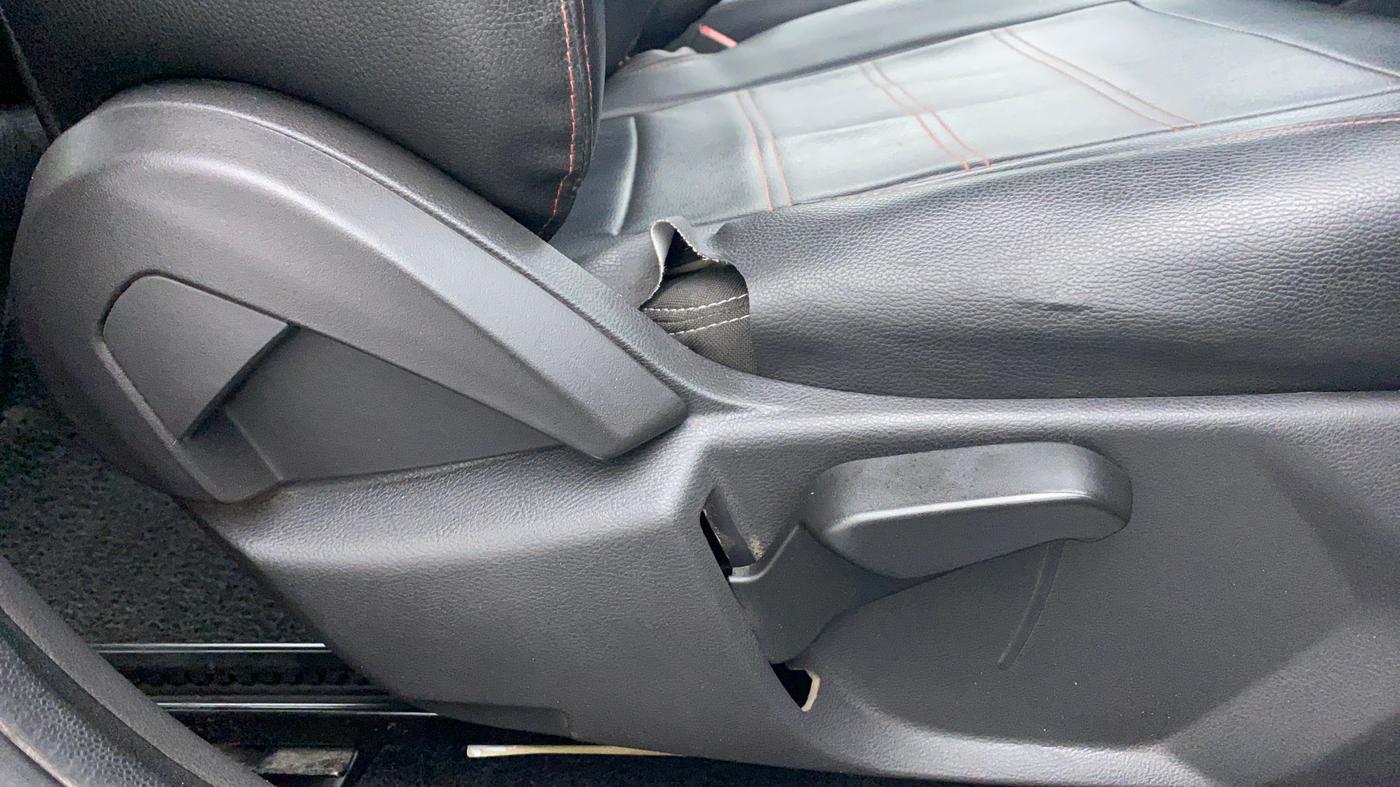 2016 Ford New Figo TITANIUM 1.5 PETROL AT, Petrol, Automatic, 56,776 km, Driver Side Adjustment Panel