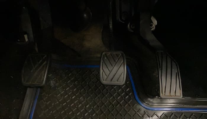 2013 Maruti Swift VXI, Petrol, Manual, 44,681 km, Pedals