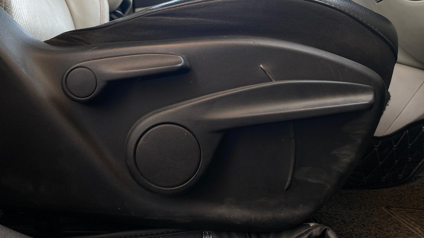 2018 Jeep Compass LIMITED 2.0 DIESEL, Diesel, Manual, 1,16,526 km, Driver Side Adjustment Panel