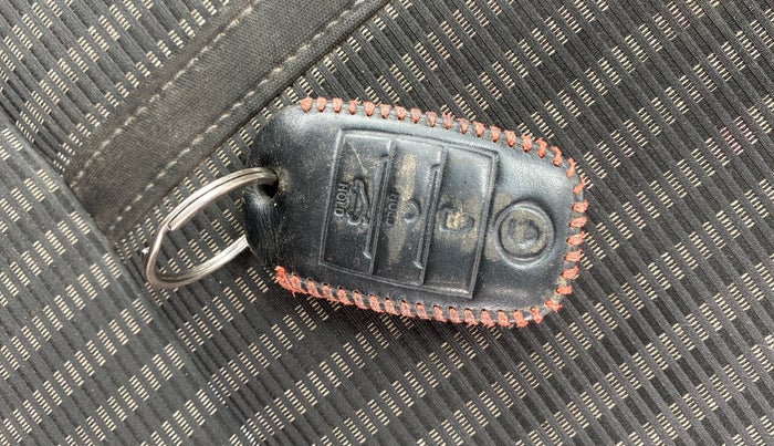 2022 KIA CARENS PRESTIGE PLUS 1.4 PETROL 7 STR, Petrol, Manual, 61,979 km, Key Close Up